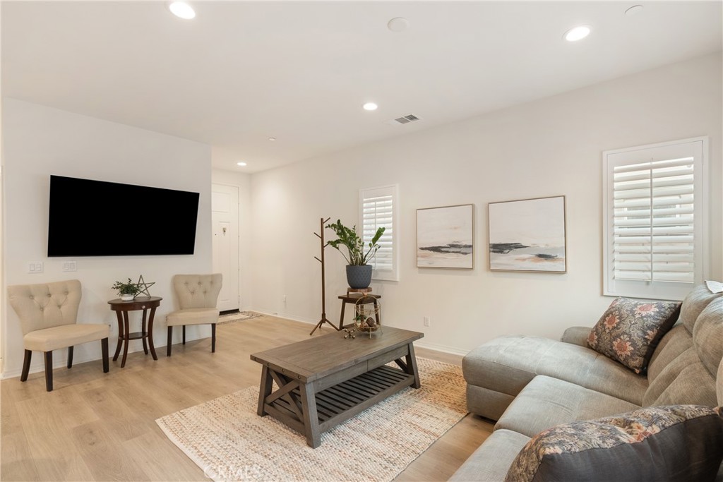 7194 Crescrendo Lane