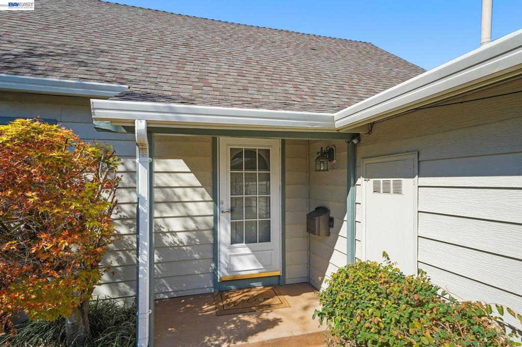 6137 Bennington Dr