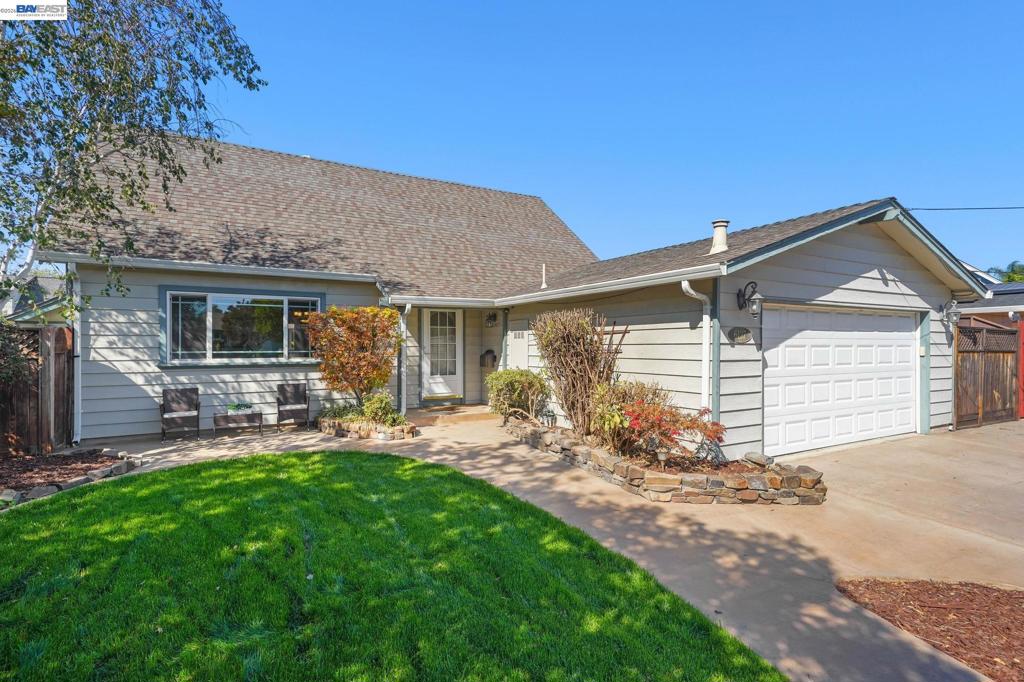 6137 Bennington Dr