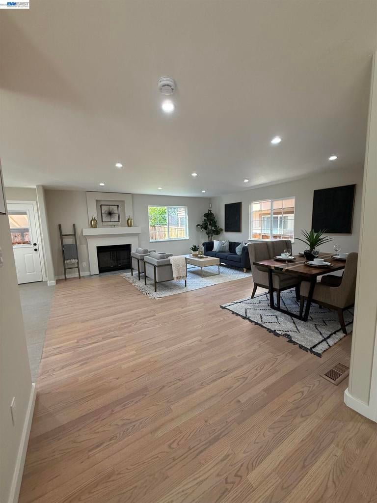 3933 Midvale Ave