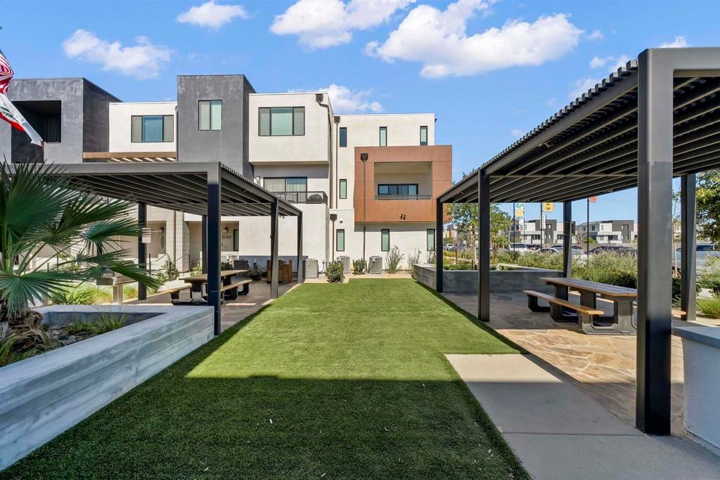 2005 Vela Ln. LN