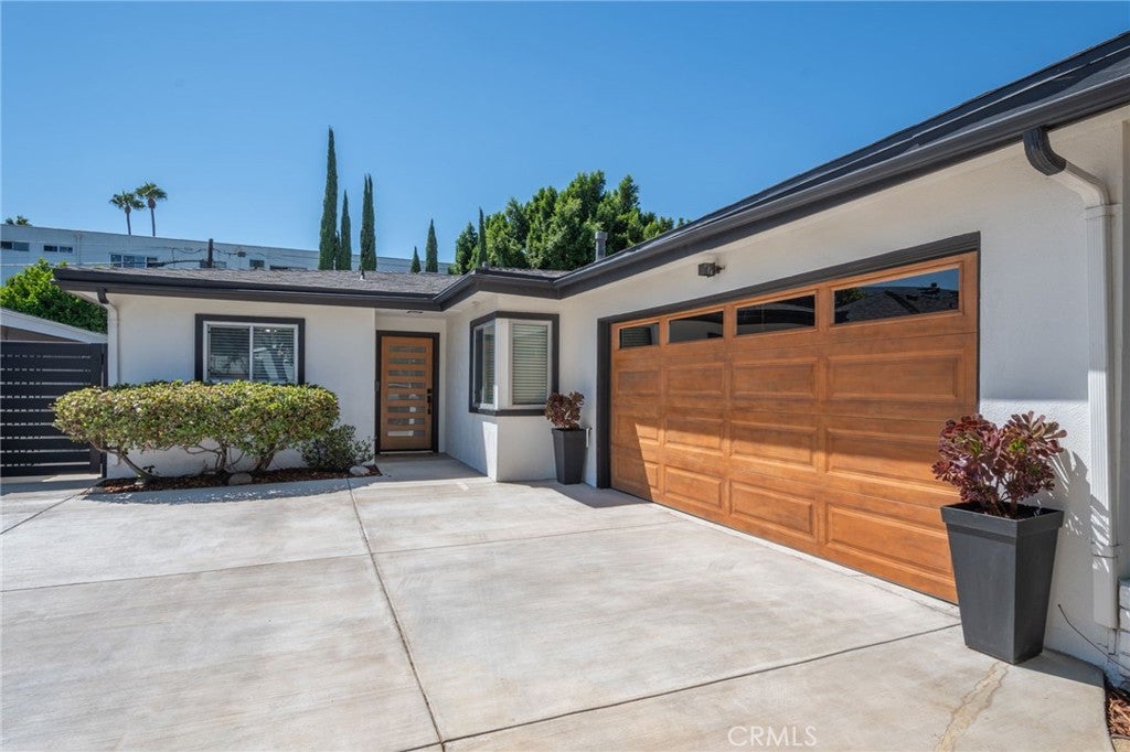 5747 Agnes Avenue, Valley Village CA 91607