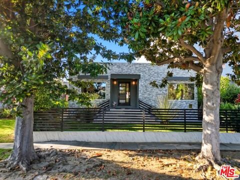 Photo of 10915 Ayres Avenue, Los Angeles, CA 90064 (MLS # 25617161)