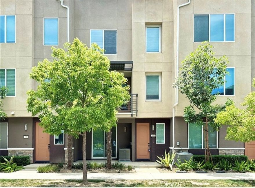 KB townhome in Irvine Business Complex, walking distance to Diamond Jamboree Plaza. This home features living areas of 1,580 SF,  3 bedrooms, 2.5 bathrooms with bonus room can be used as office or additional bedroom and two car garage. House comes with refrigerator, washer and dryer. Three stories, contemporary townhome design with tons of light, skylight and 9 foot or higher ceilings, direct access to a two-car garage. Award-Winning Tustin Schools. Generous deck and all within walking distance to Diamond Jamboree. Lock and leave lifestyle is just minutes to John Wayne Airport, The District, Park Place, and South Coast Plaza.