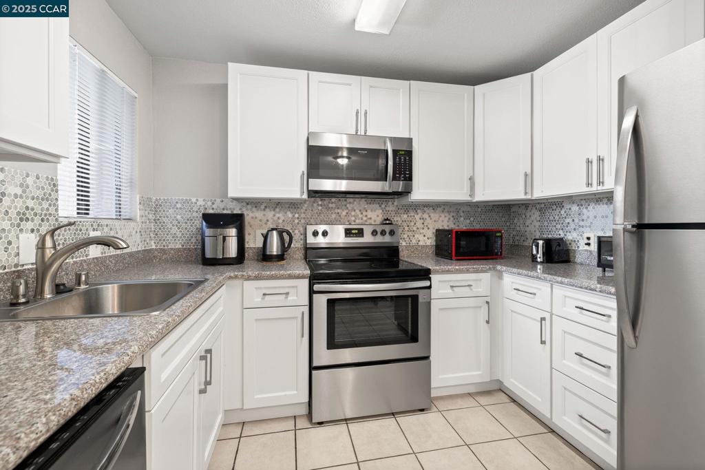 BAY POINTE - Residential