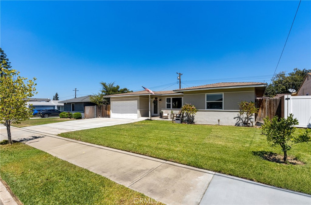 1045 E Juanita Avenue