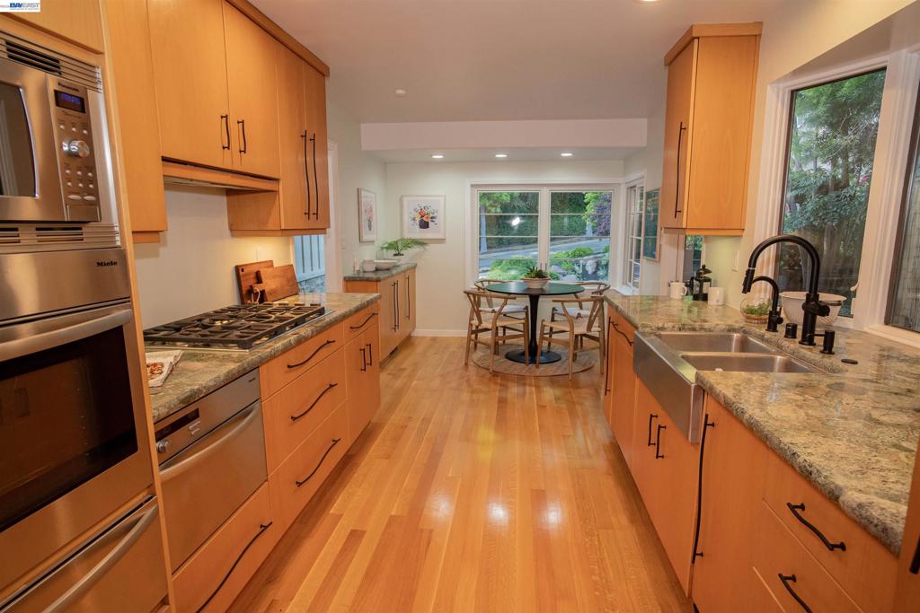 70 St James Pl