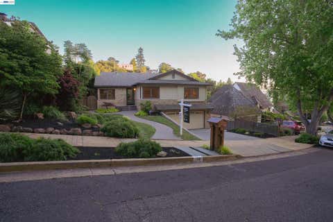 Photo of 70 St James Pl Pl, Piedmont, CA 94611 (MLS # 41133051)