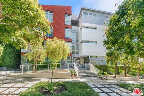 Photo of 1232 N KINGS Road #106, West Hollywood, CA 90069 (MLS # 26828181)