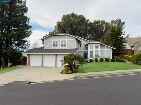 Photo of 8240 Rhoda Ave Ave, Dublin, CA 94568 (MLS # 41121614)