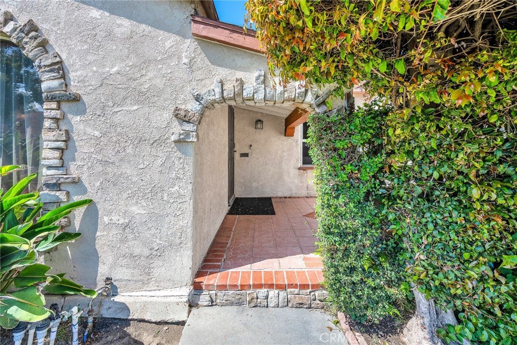 1617 W 80th Street