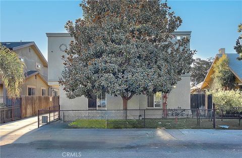 Photo of 3105 Walton Avenue #B, Los Angeles, CA 90007 (MLS # AR26006591)