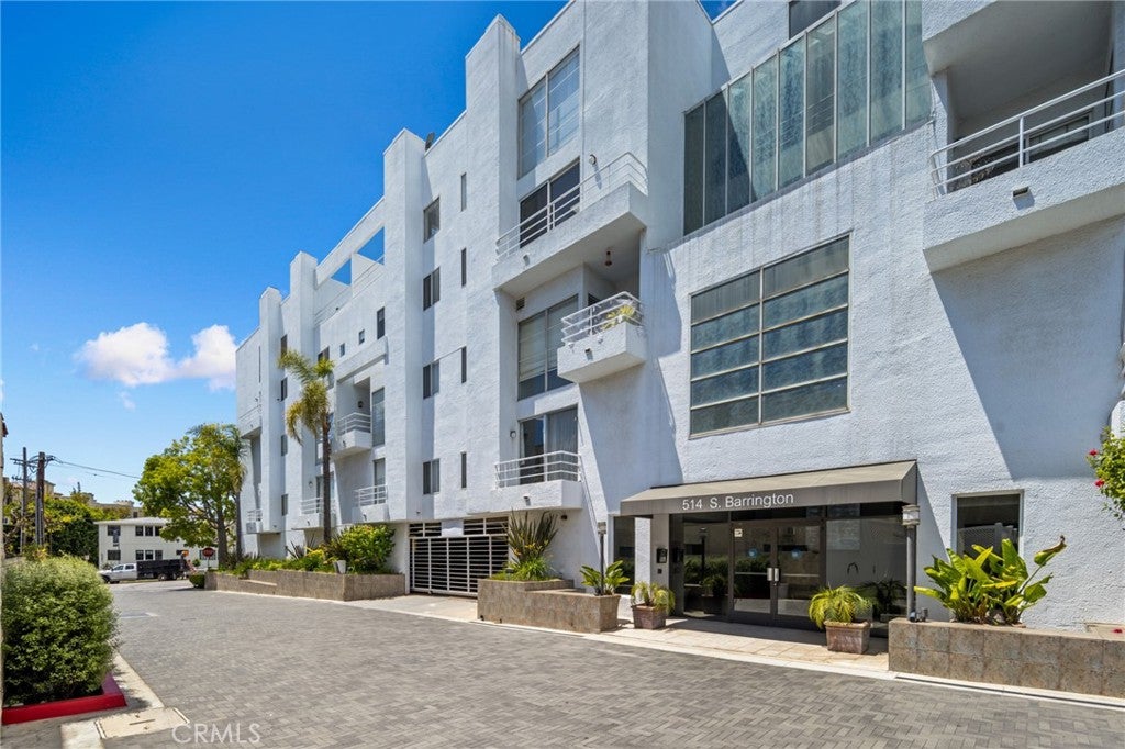 520 S Barrington Avenue 116