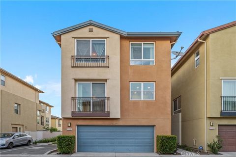 Photo of 12042 Stanley Park Ct Ct, Hawthorne, CA 90250 (MLS # OC25225918)