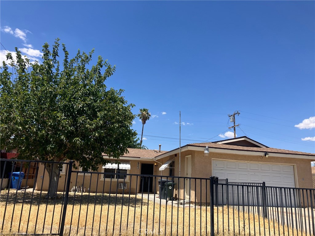 Well maintained home is a good neighborhood! Wrought Iron fencing Move in ready.