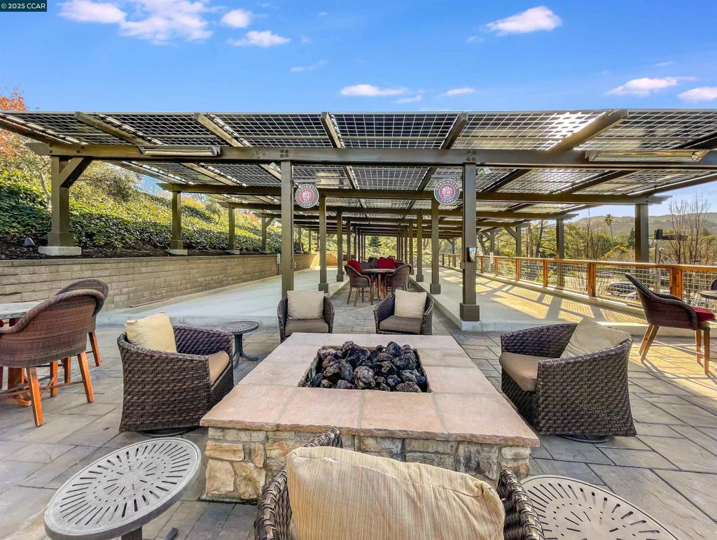 ROUNDHILL - Residential