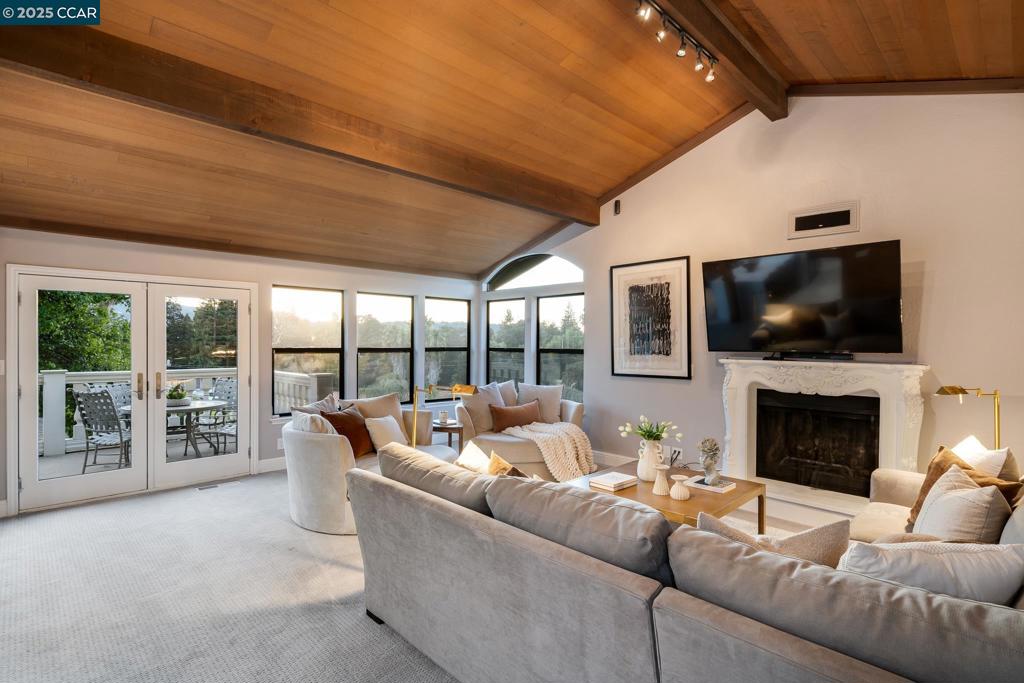 ROUNDHILL - Residential