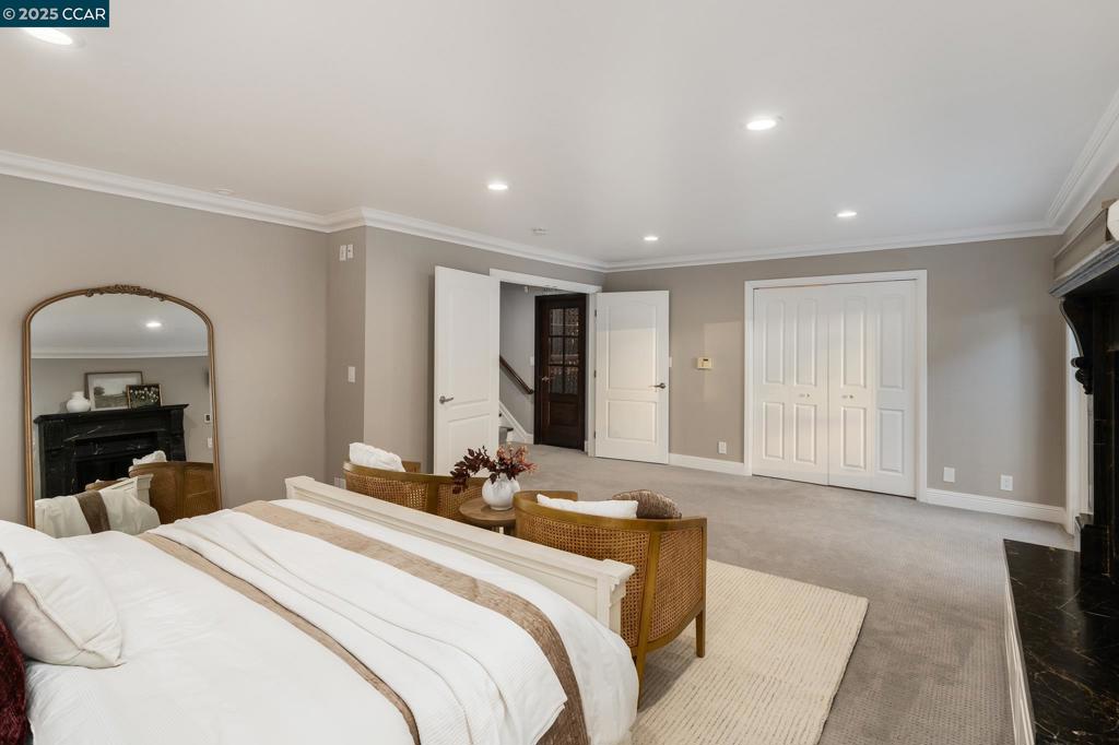 ROUNDHILL - Residential