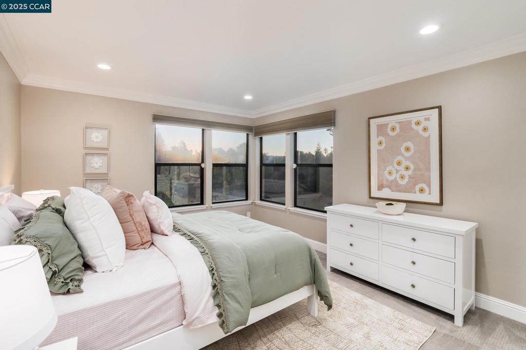 ROUNDHILL - Residential