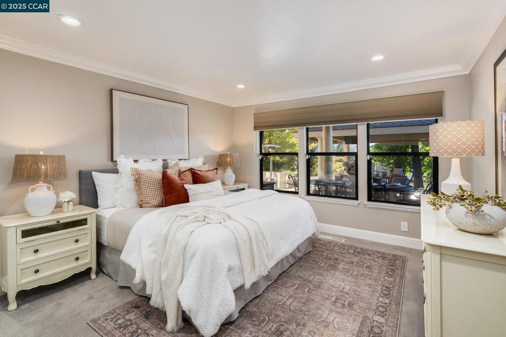 ROUNDHILL - Residential