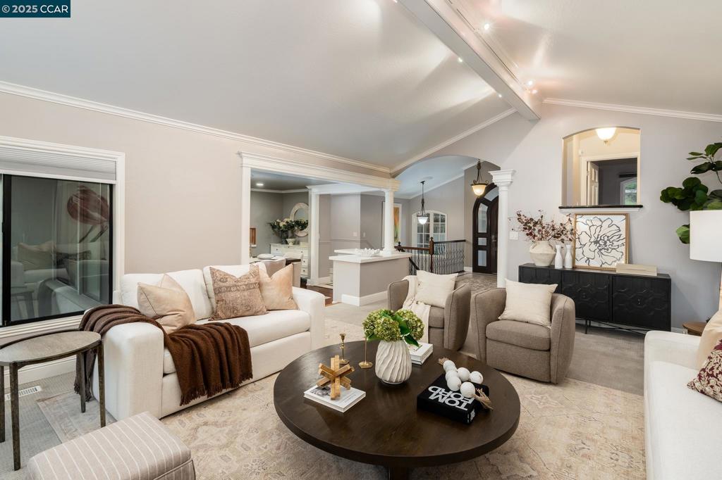 ROUNDHILL - Residential