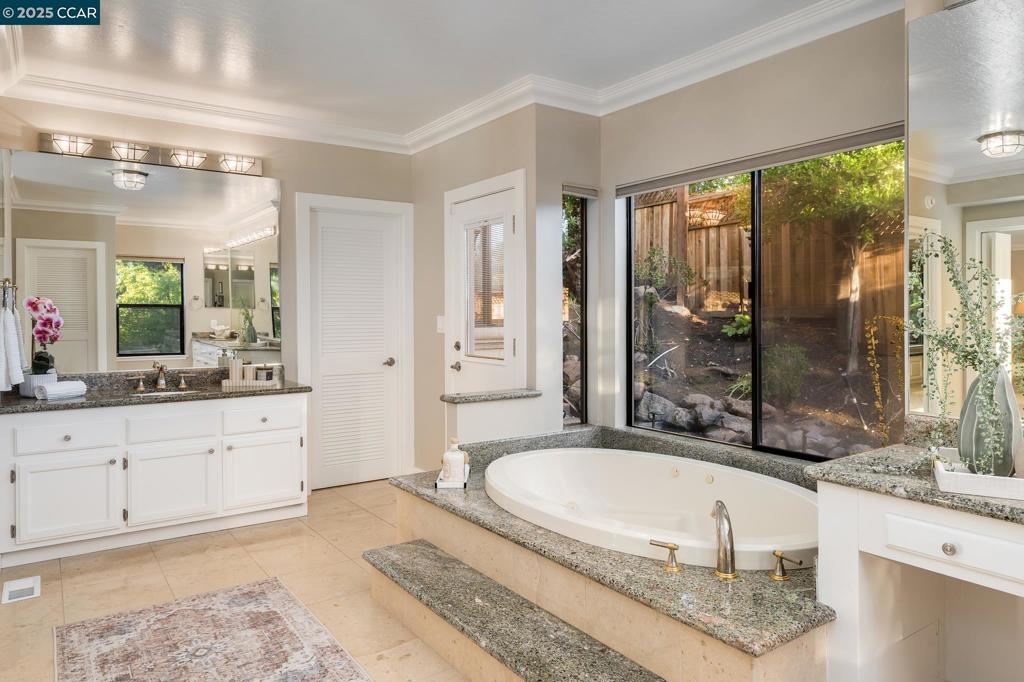 ROUNDHILL - Residential