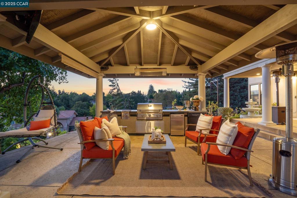 ROUNDHILL - Residential