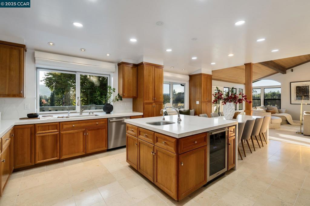 ROUNDHILL - Residential