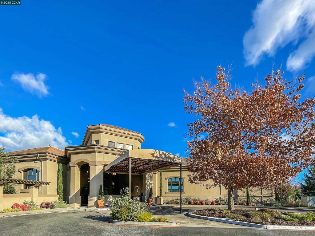 ROUNDHILL - Residential