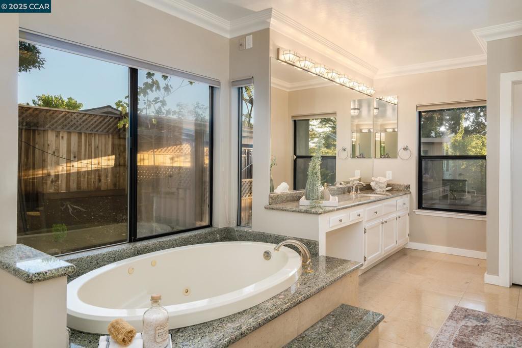 ROUNDHILL - Residential