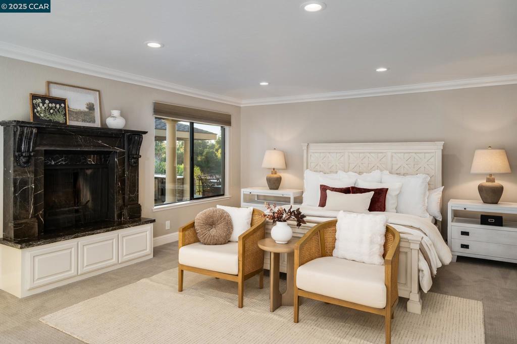 ROUNDHILL - Residential