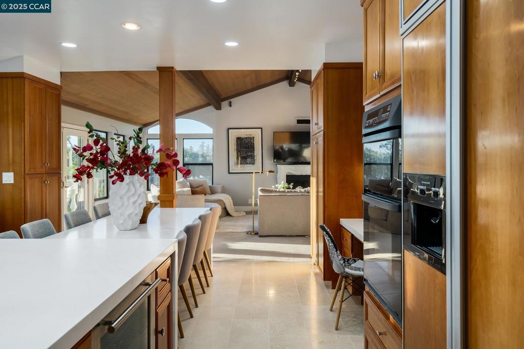 ROUNDHILL - Residential