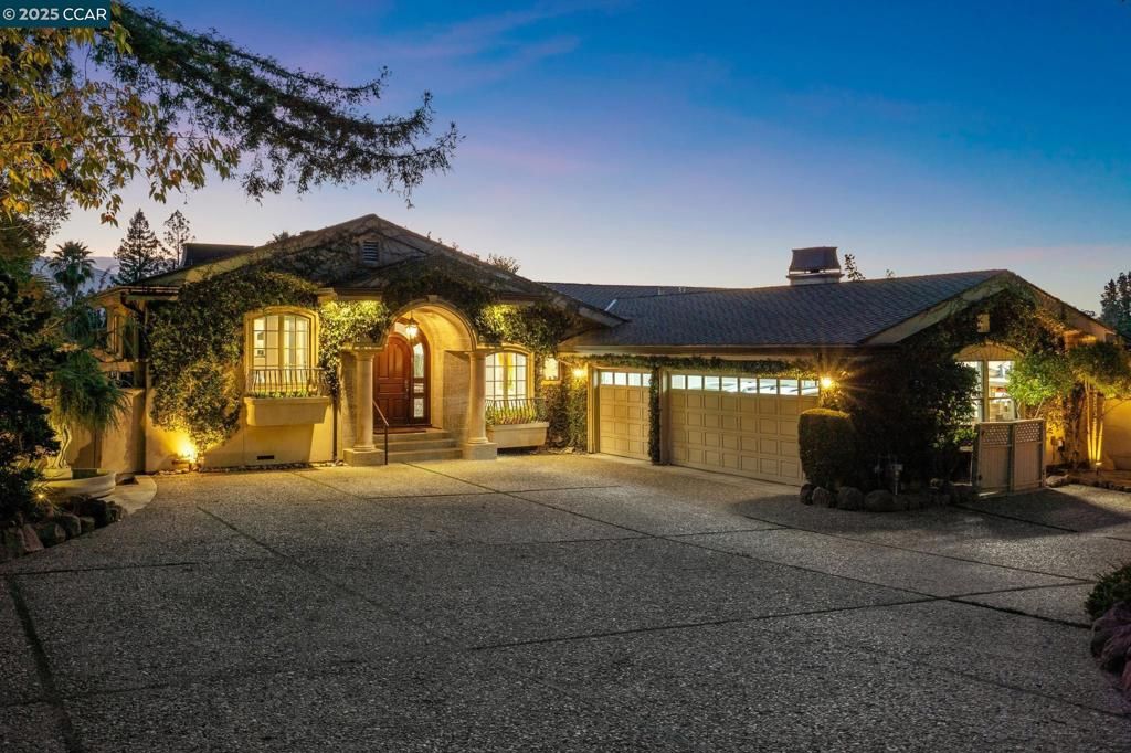 Photo of 13 Kemp Ct Ct, Alamo, CA 94507 (MLS # 41114434)