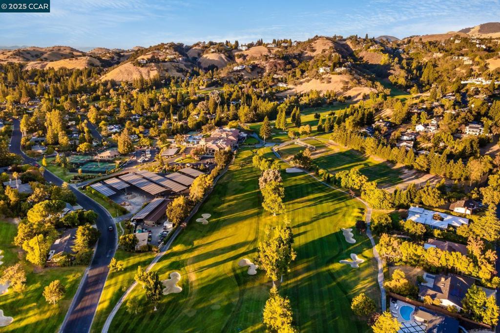 ROUNDHILL - Residential