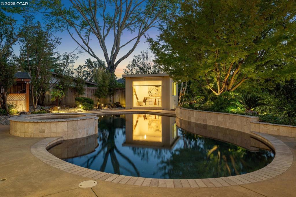 ROUNDHILL - Residential