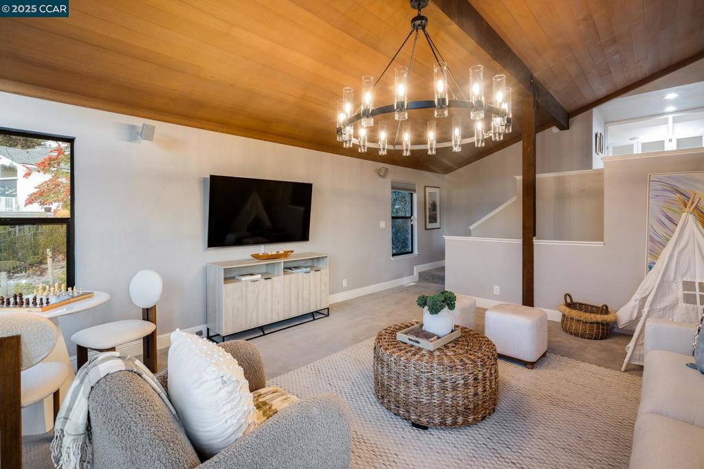 ROUNDHILL - Residential