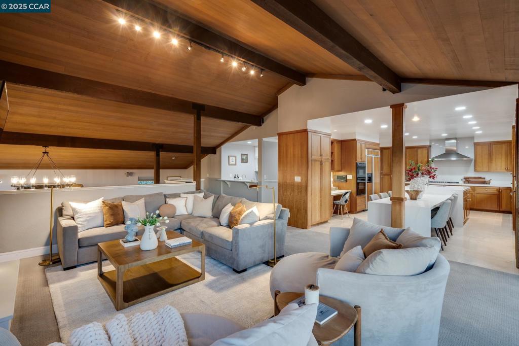 ROUNDHILL - Residential