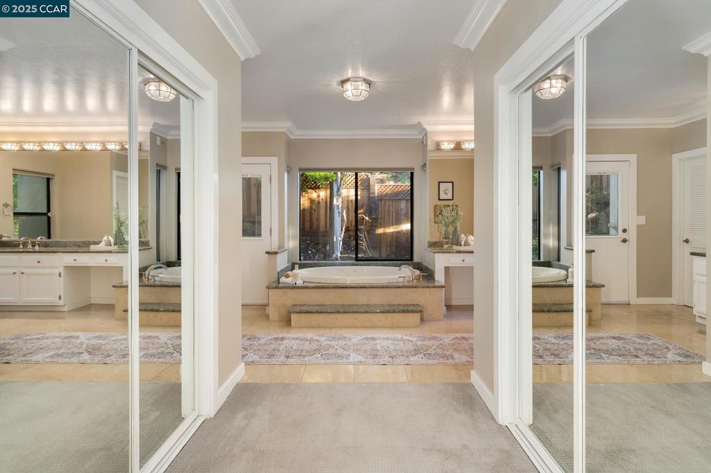 ROUNDHILL - Residential