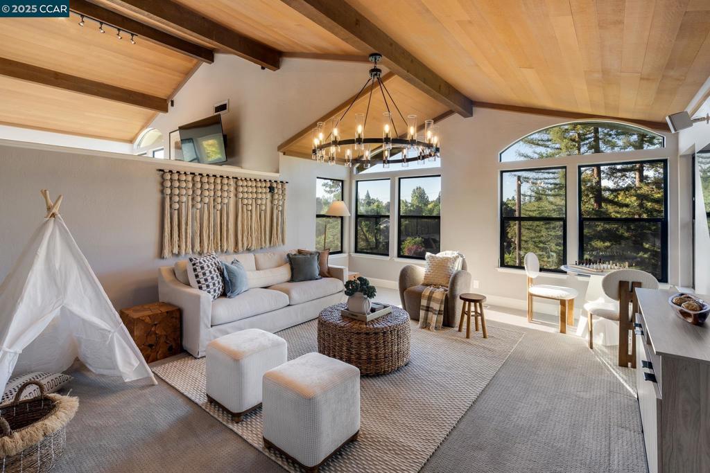 ROUNDHILL - Residential