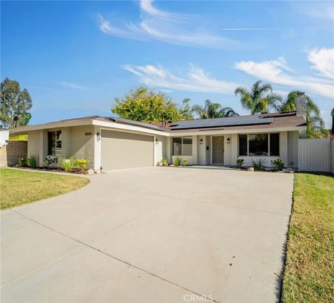 Photo of 28224 Oaklar Drive, Saugus, CA 91350 (MLS # SR25274930)
