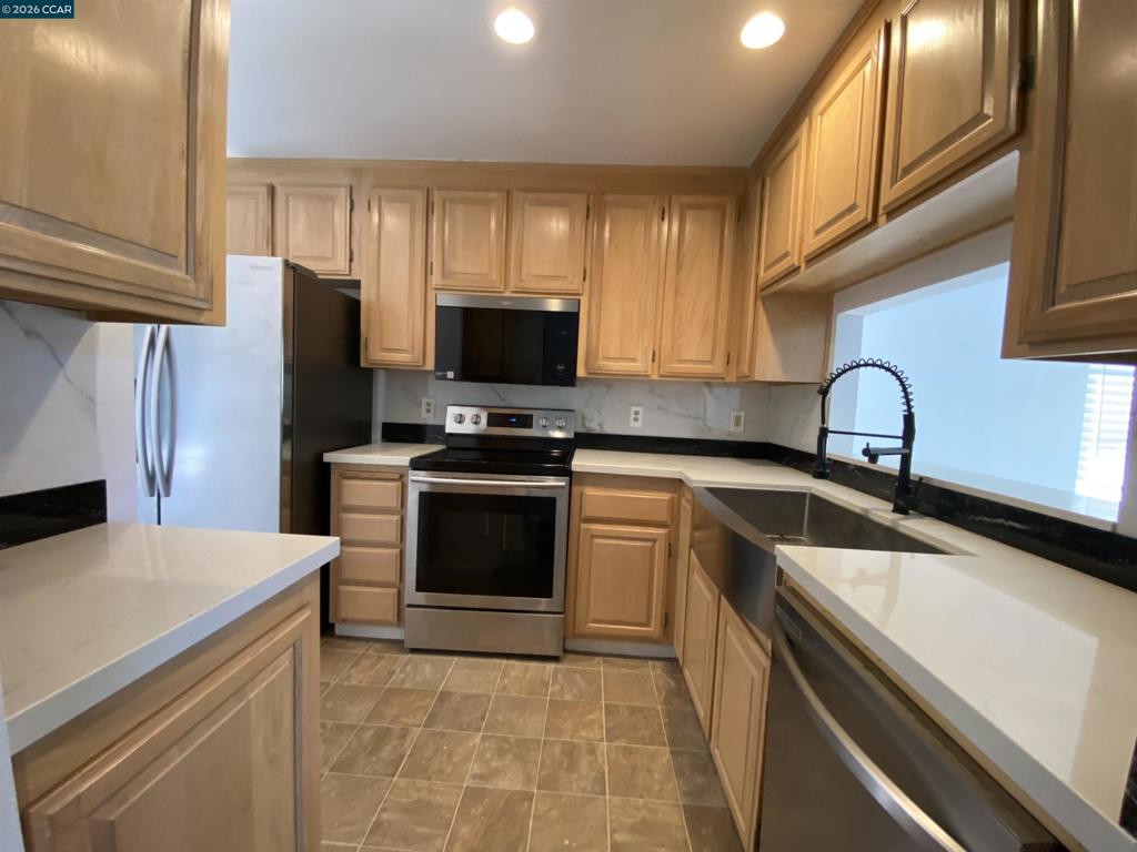 209 Hidden Creek Ct