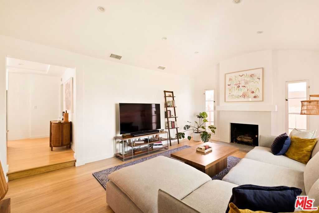 1615 S Crescent Heights Boulevard