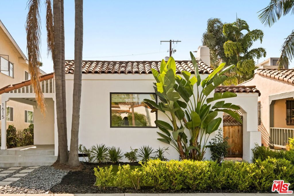 Photo of 1615 S Crescent Heights Boulevard, Los Angeles, CA 90035 (MLS # 25623787)