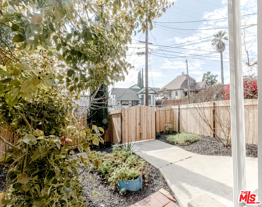 1613 Pennsylvania Avenue