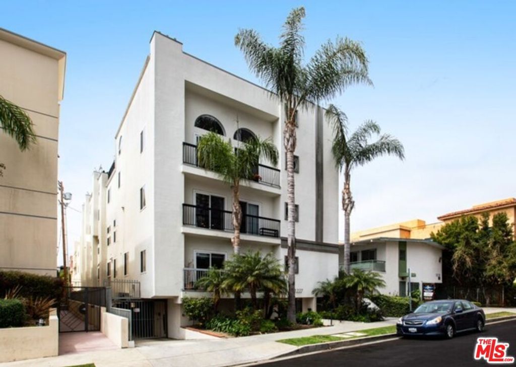 Photo of 1227 Granville Avenue #PH2, Los Angeles, CA 90025 (MLS # 25597081)