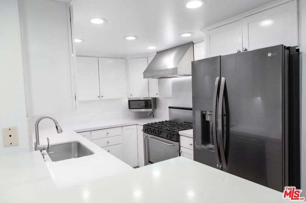 Photo of 1227 Granville Avenue #PH2, Los Angeles, CA 90025 (MLS # 25597081)