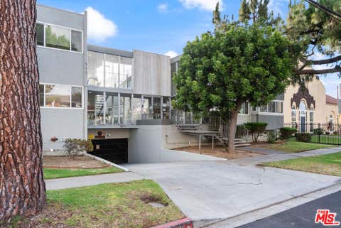 Photo of 315 N Hillcrest Boulevard #19, Inglewood, CA 90301 (MLS # 26844533)