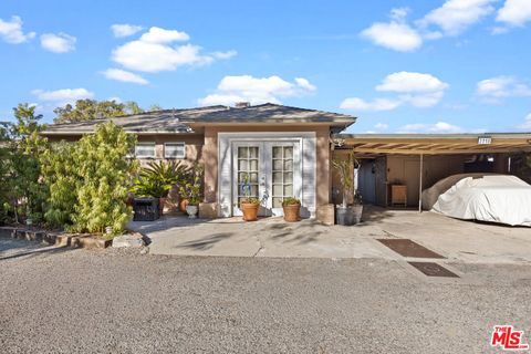 Photo of 3118 Goodview Trail, Los Angeles, CA 90068 (MLS # 25623675)