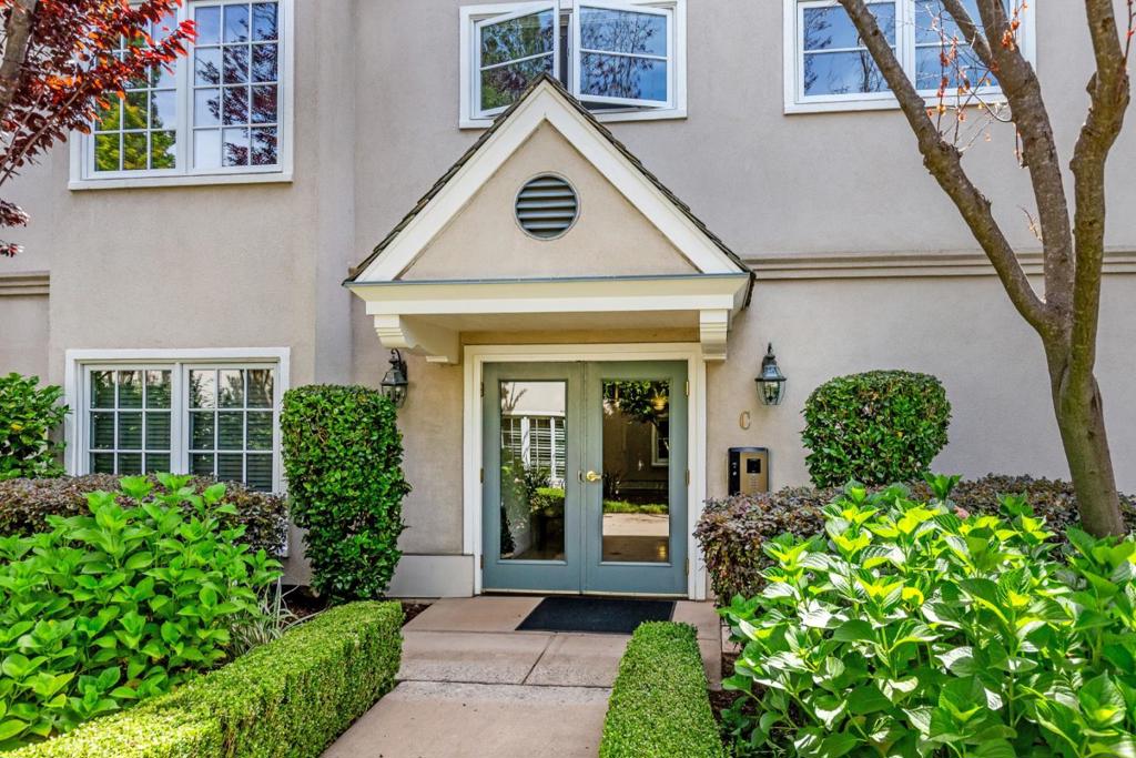 1 W Edith Avenue C214