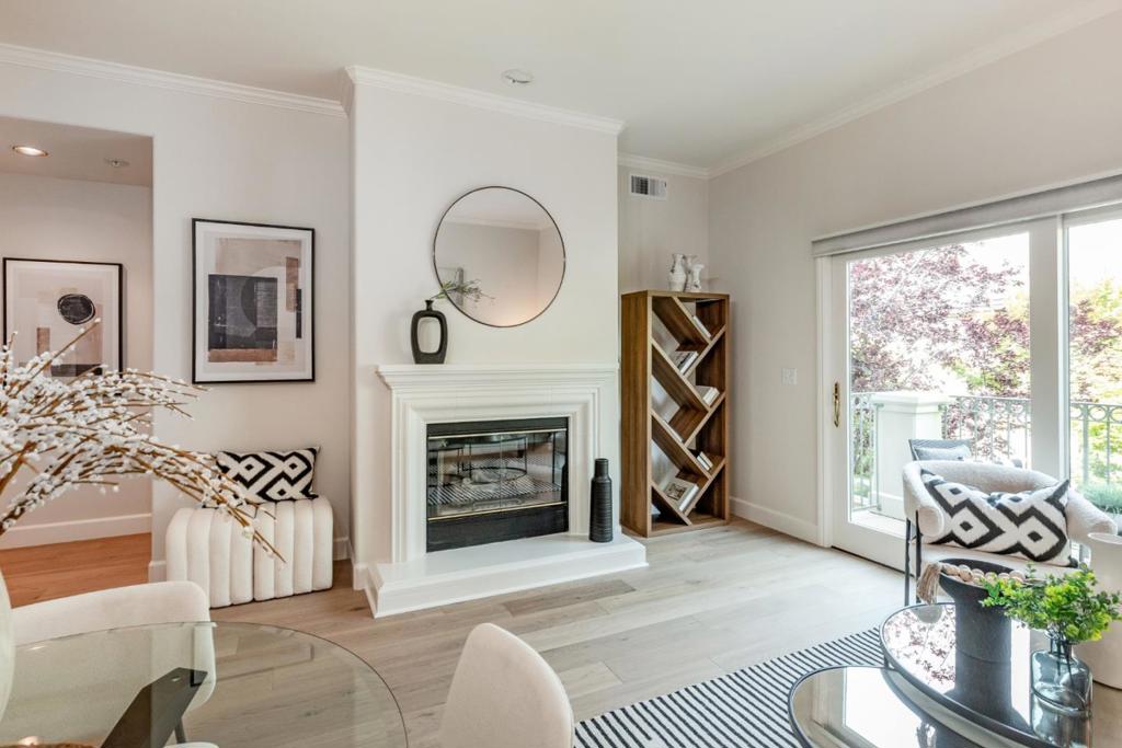 1 W Edith Avenue C214